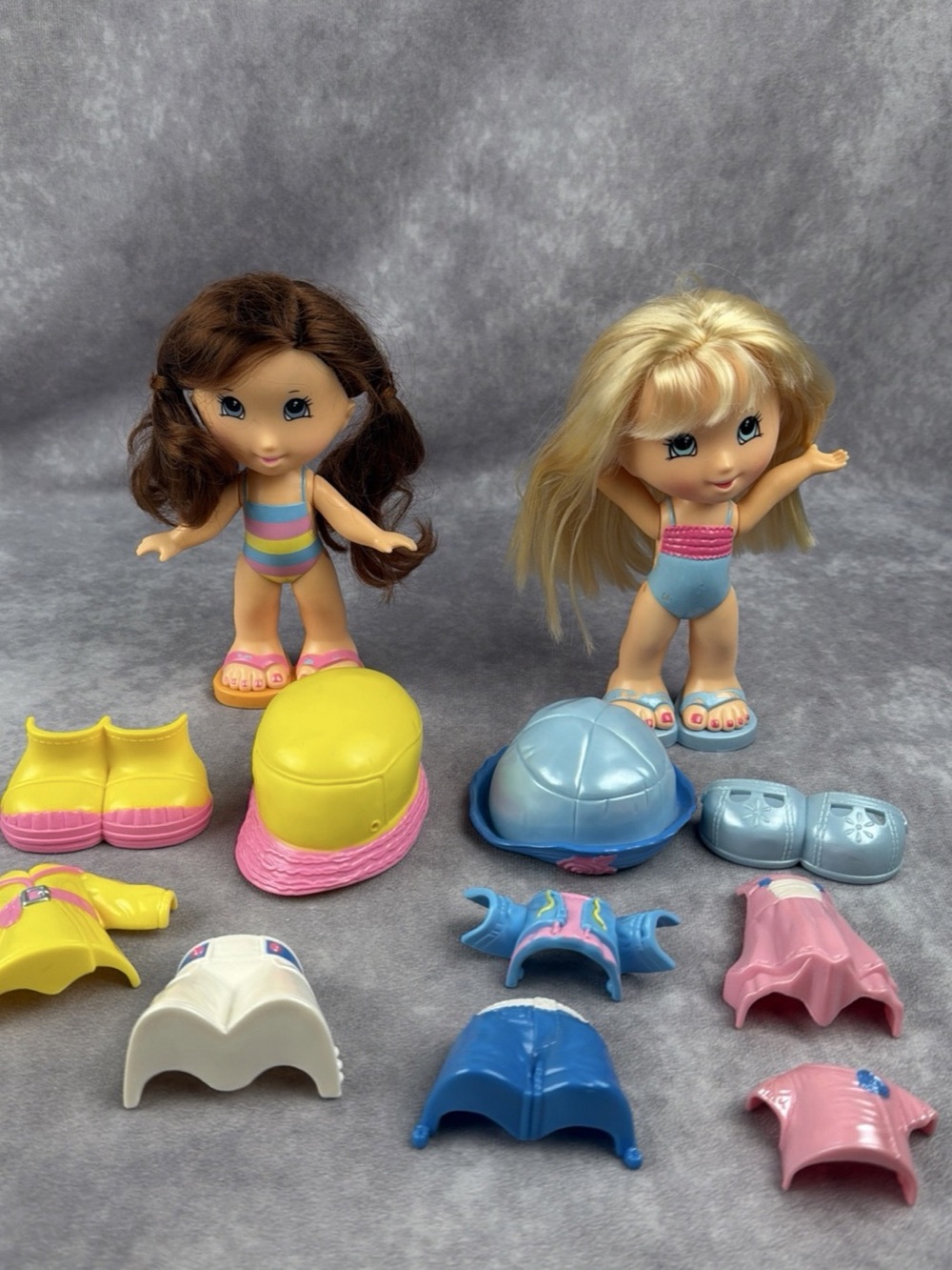 2005 Fisher Price Snap n Style 2 Dolls Clothes Shoes Hats 14 Piece Lot Mattel